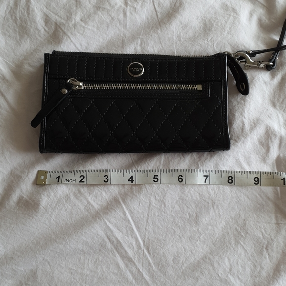 Coach wristlet - Picture 3 of 6